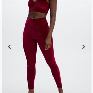 Red Velvet Fabletics Leggings and sports bra set